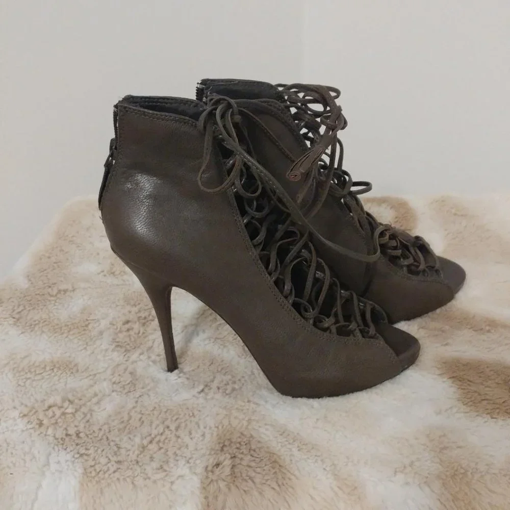 Steve Madden Rebecka Size 6
